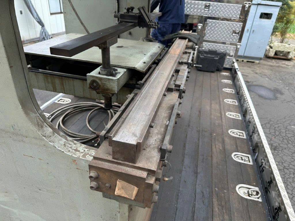 Máy chấn KOMATSU PHS80×200